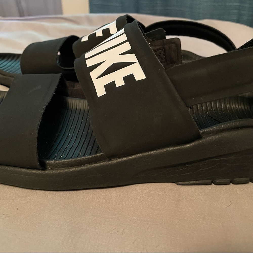 Women’s Nike open toe sandals size 9